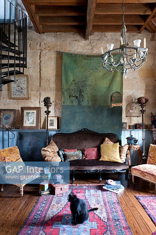 Living room with vintage furniture 
