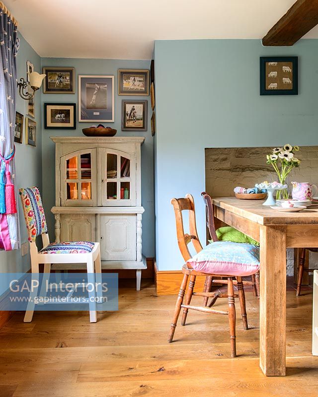 Colourful dining room