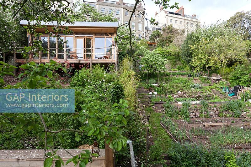Vegetable garden and summerhouse

