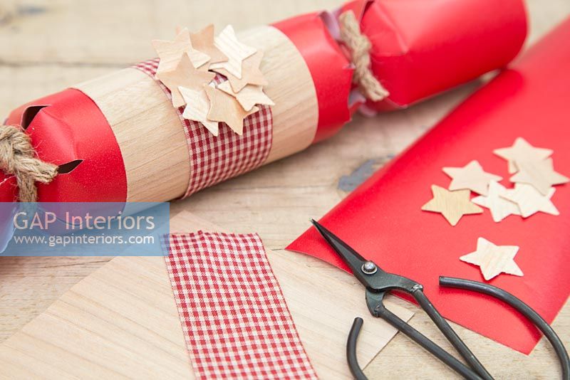 Step by Step guide for making Christmas Crackers from scratch - materials needed