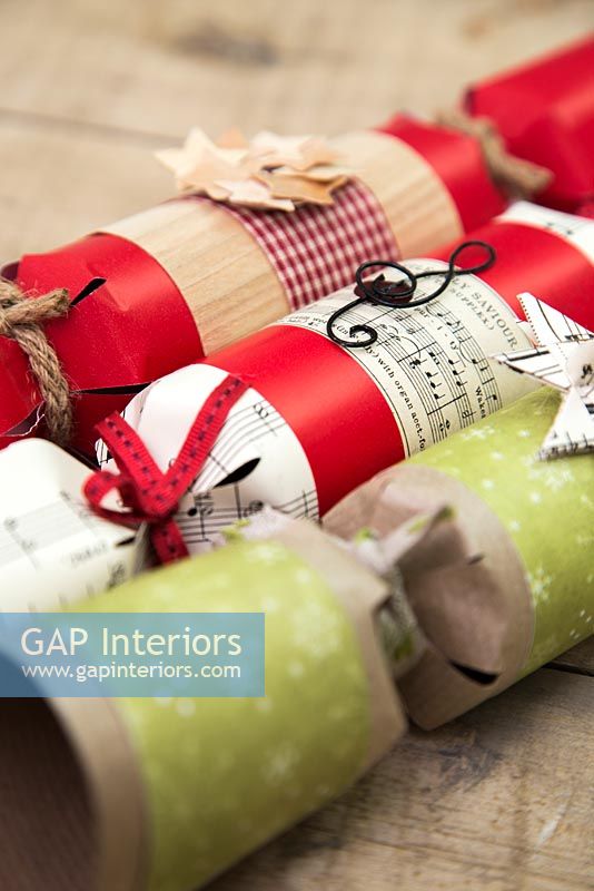 Step by Step guide for making Christmas Crackers - finished crackers