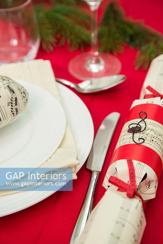 Step by Step guide for making Christmas Crackers - finished cracker by place setting