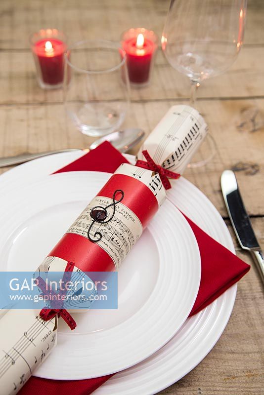 Step by Step guide for making Christmas Crackers - using cracker as a place setting