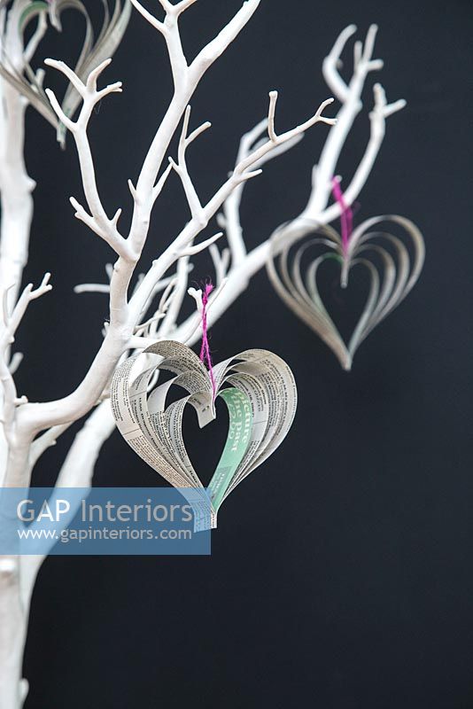 Creating a heart shaped decoration using newspaper and coloured thread - finished hearts