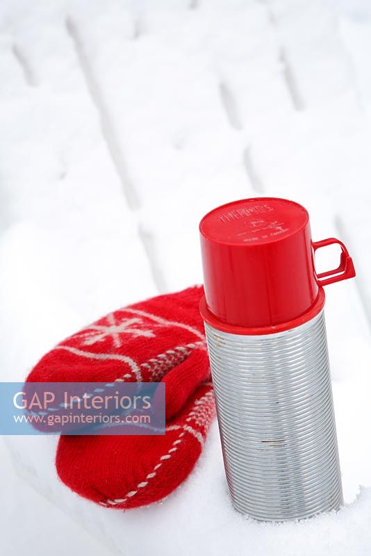 Thermos flask and mittens