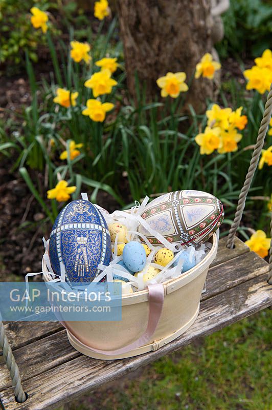 Patterned easter decorations