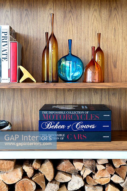 Accessories on wooden shelving unit