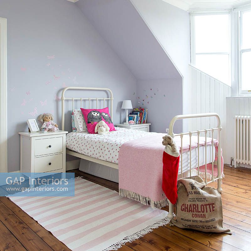 Childs bedroom with christmas decorations