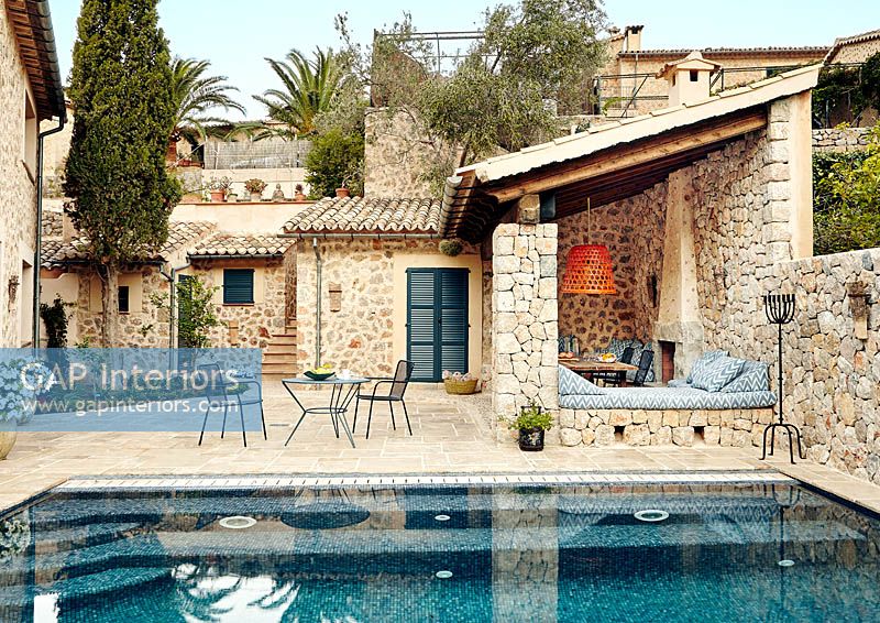 Traditional patio with swimming pool