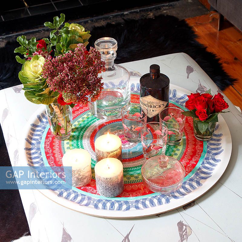 Accessories on patterned tray