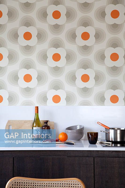 Patterned wallpaper in kitchen
