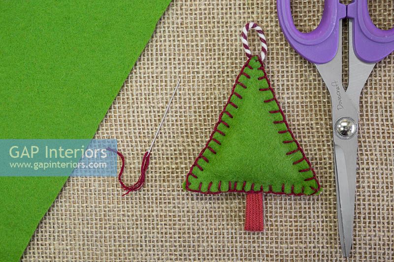Making stitched felt christmas decorations - A miniature christmas tree made from felt and decorative string