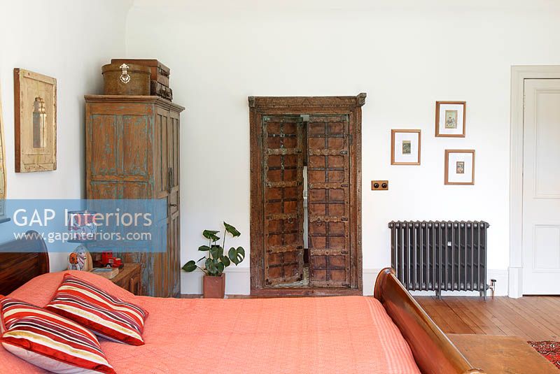 Bedroom with ornate doorway