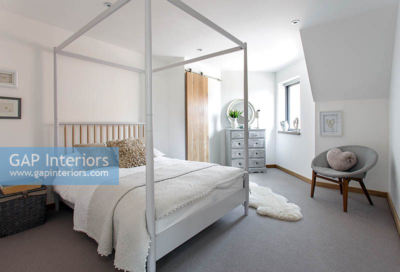 Modern bedroom with four poster