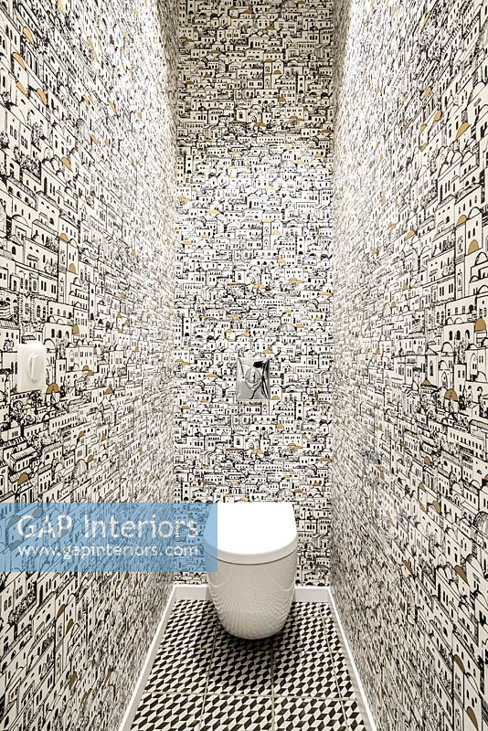 Patterned wallpaper in toilet