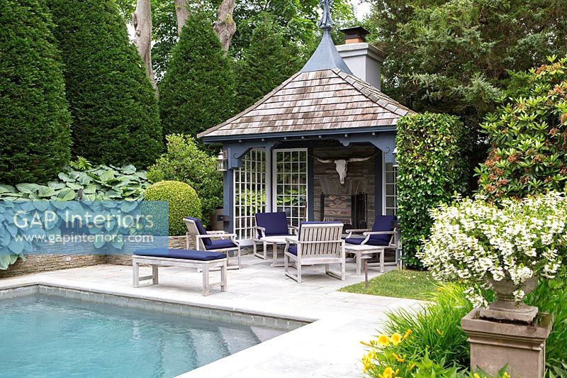 Swimming pool and summerhouse