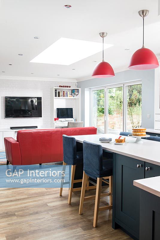 Contemporary open plan kitchen and seating area