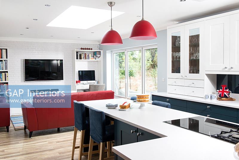 Contemporary open plan kitchen and seating area