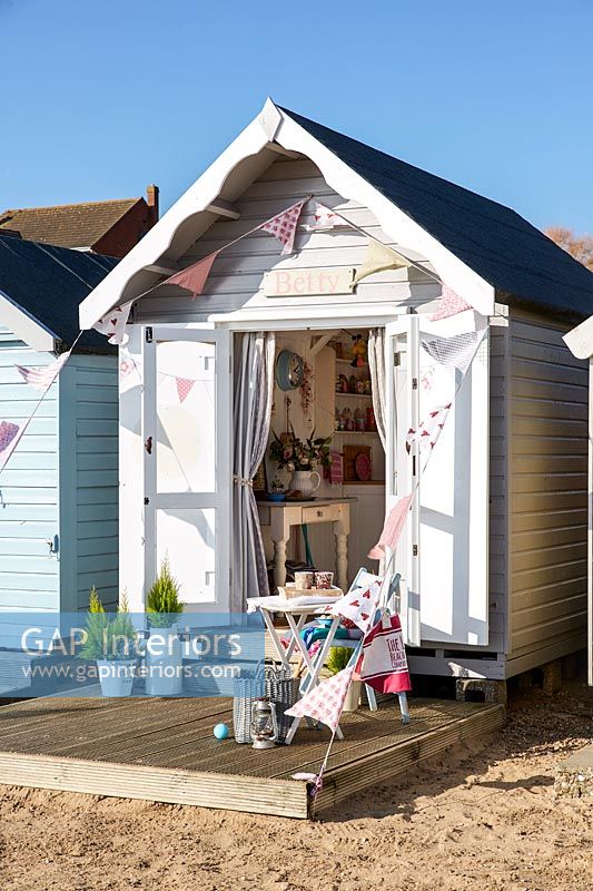 Beach hut decorated with bunting
