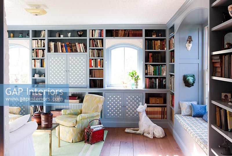 Classic living room with bookshelves