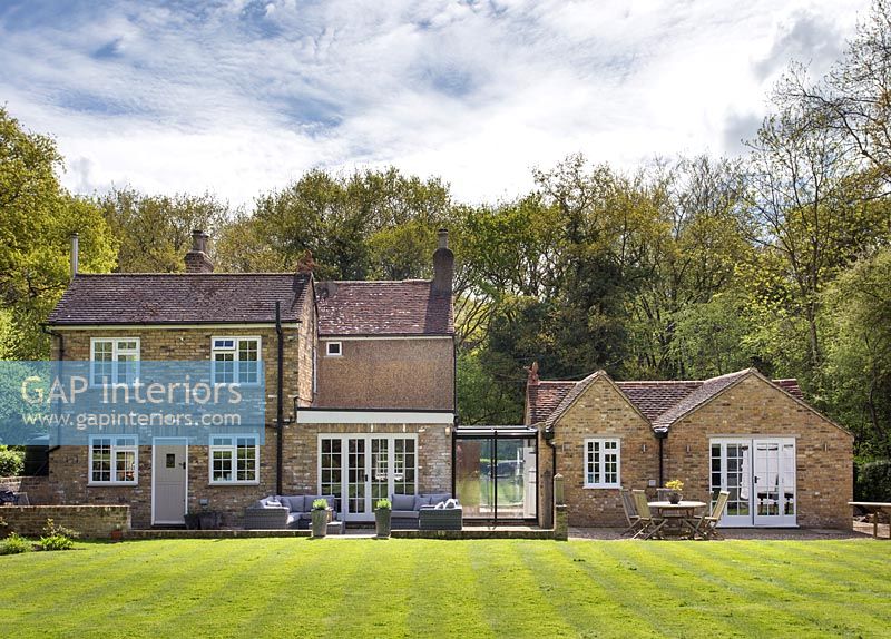 Hertfordshire cottage with contemporary interior
