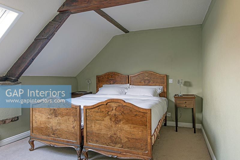 Twin bedroom with walnut bedframes