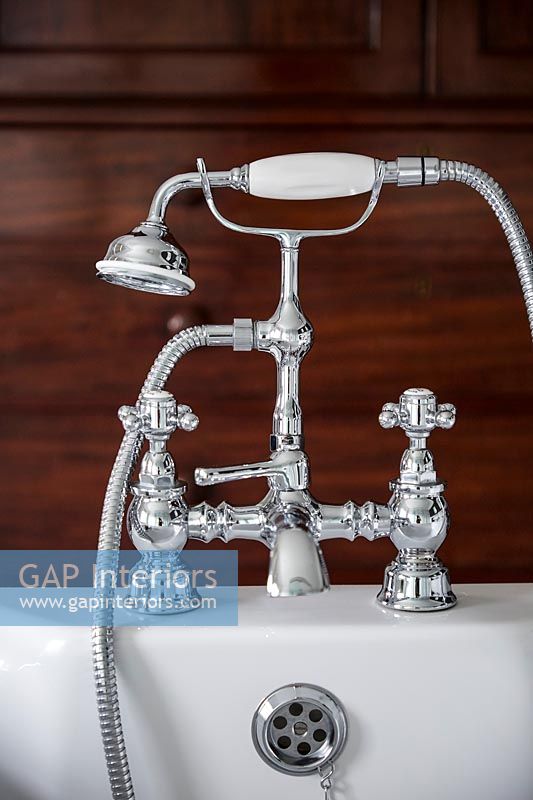 Classic mixer taps with shower head 