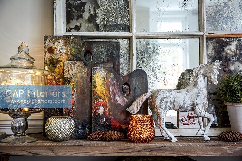 Artists palettes with display of collectibles 