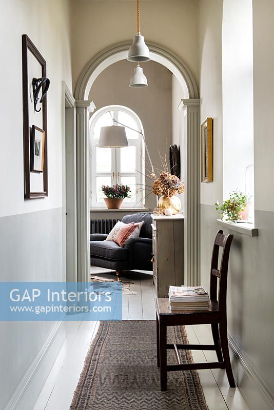 Classic hallway with archway to living room 