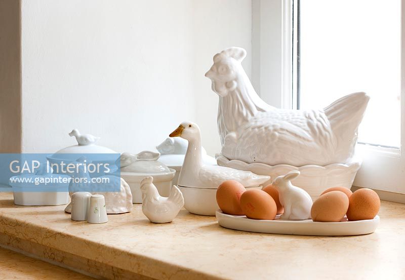Ceramic birds - cooking accessories and eggs 