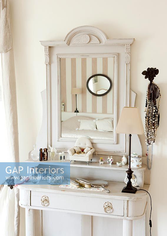 Dressing table with mirror 