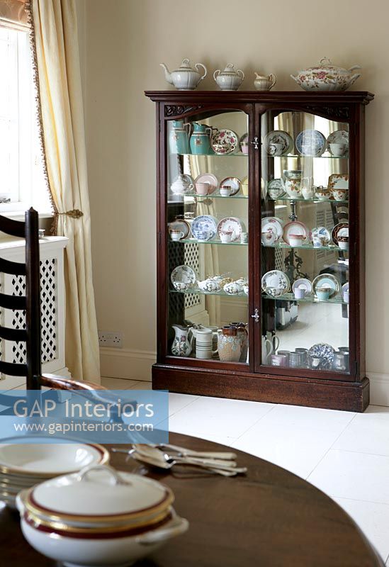 Traditional display cabinet