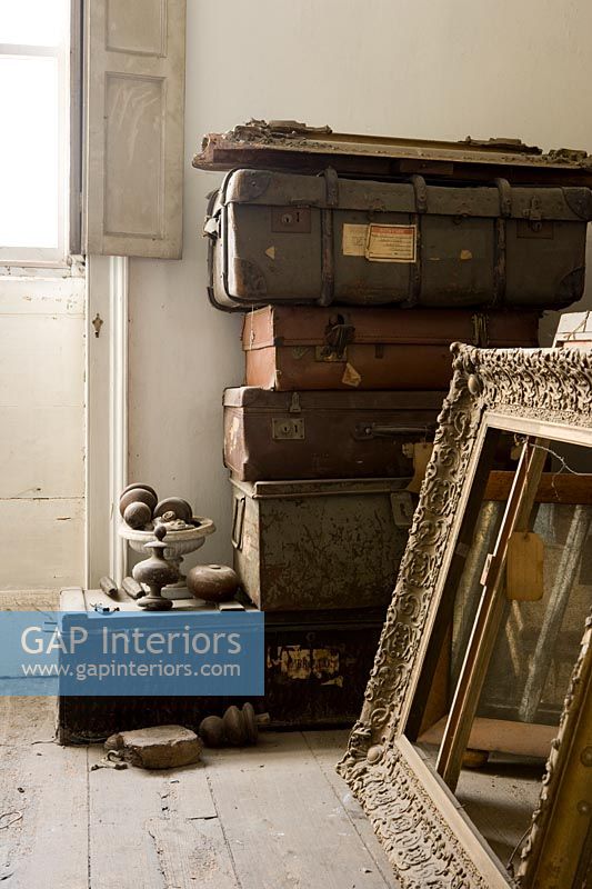 Vintage suitcases and frames