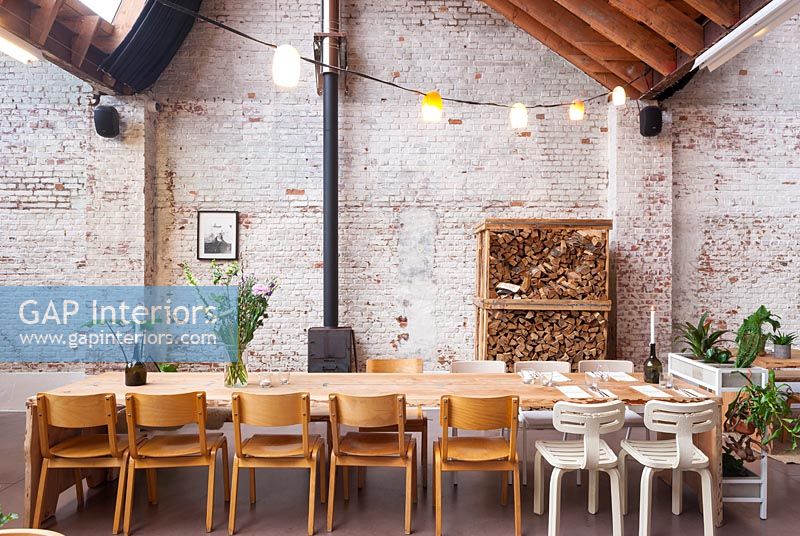 Modern restaurant with exposed brickwork 