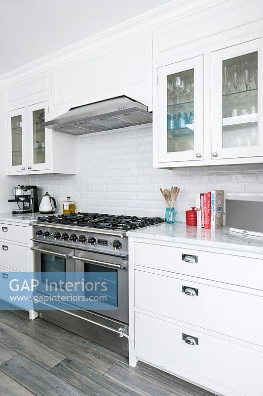 Modern grey and white kitchen 