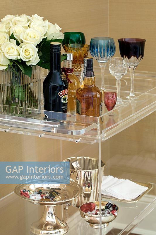 Glass cabinet bar