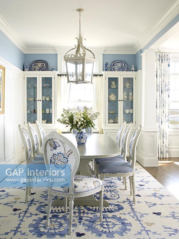 Blue and white dining room 