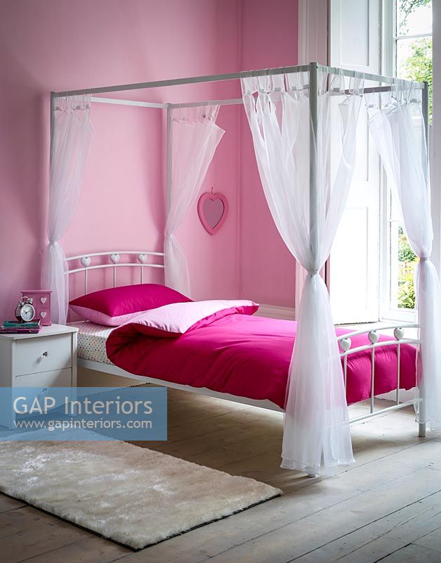 Modern pink bedroom 