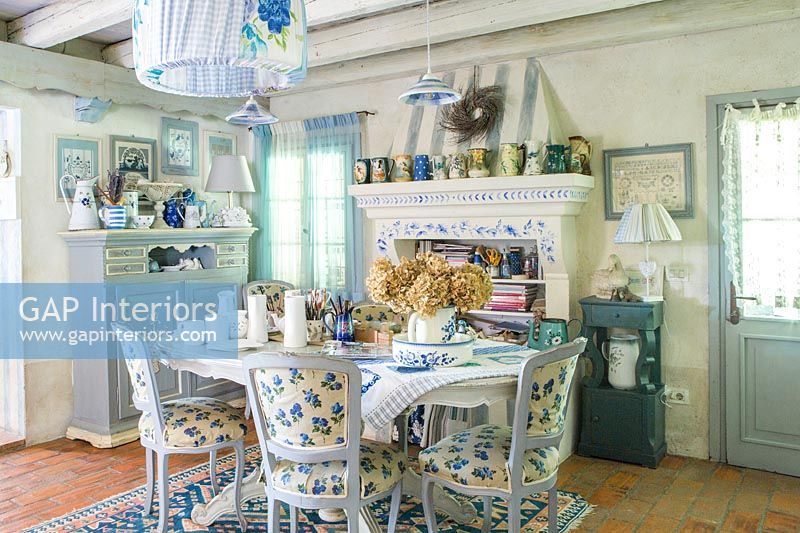 Blue and white country dining room 