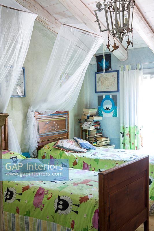 Childrens country bedroom