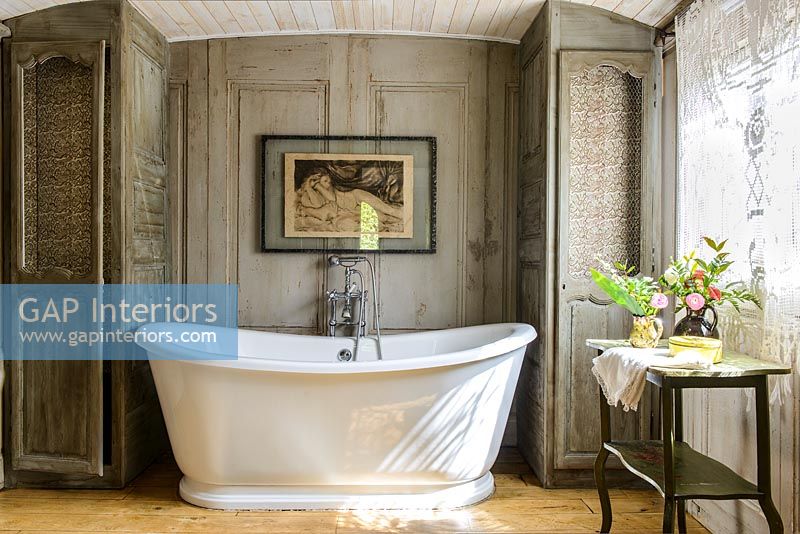 Freestanding bath in elegant classic bathroom 