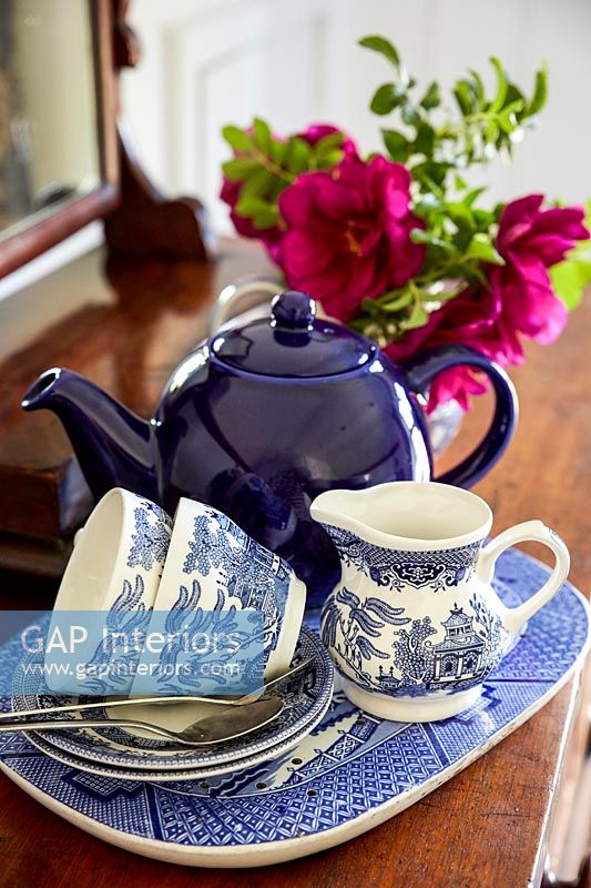 Blue and white teapot and cups 