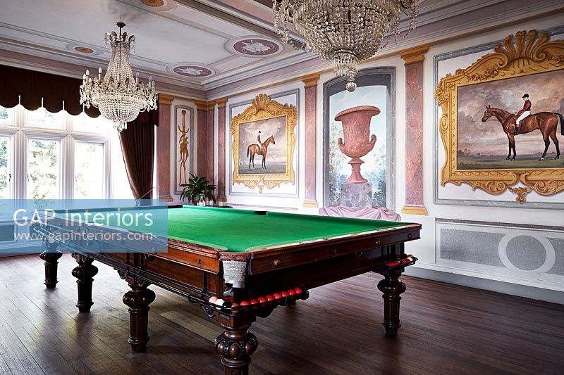 Traditional room with Pool table