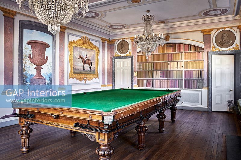 Traditional room with Pool table