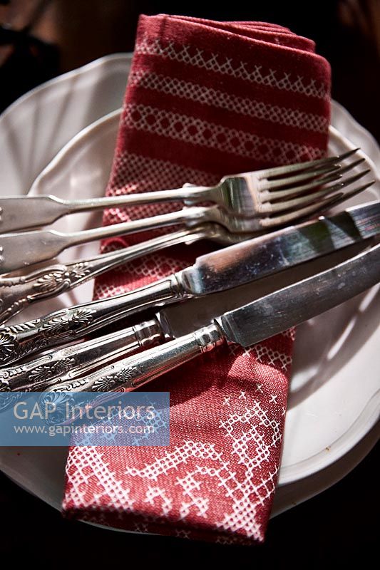 Plates with silver cutlery 