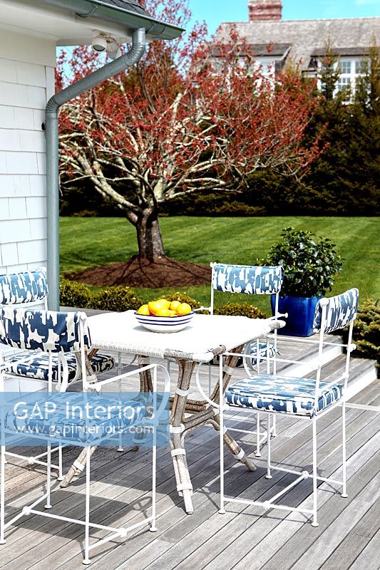 Outdoor white table set
