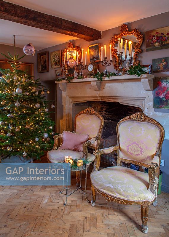 Classic dining room decorated for Christmas 