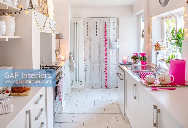 White and pink kitchen 