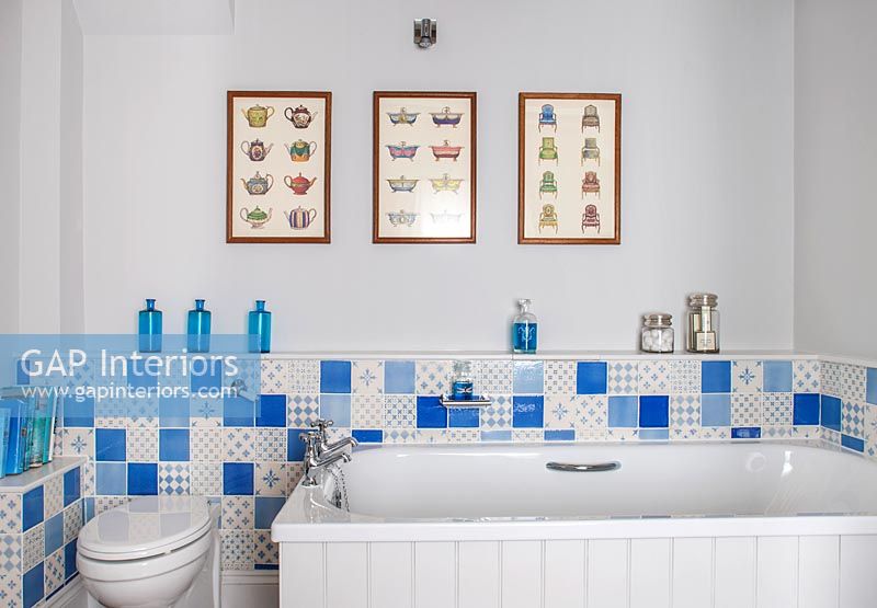 Patchwork style blue and white tiles in classic bathroom 