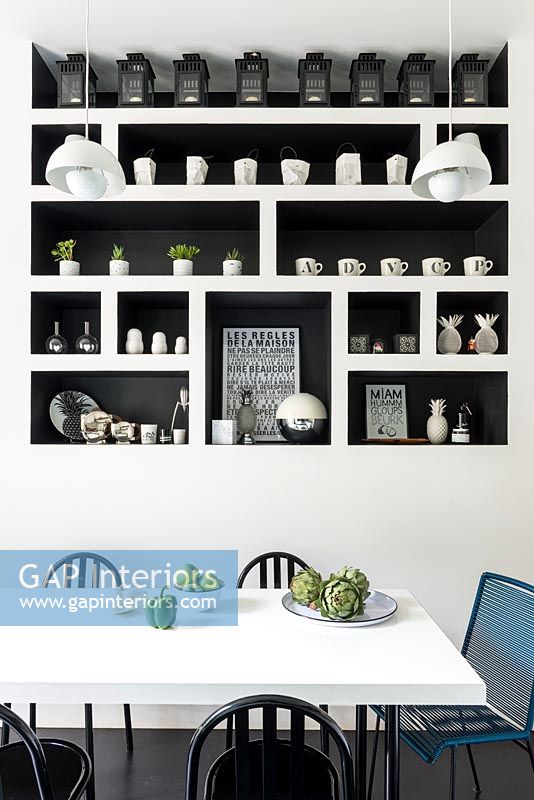 Black and white alcove shelving in modern kitchen diner